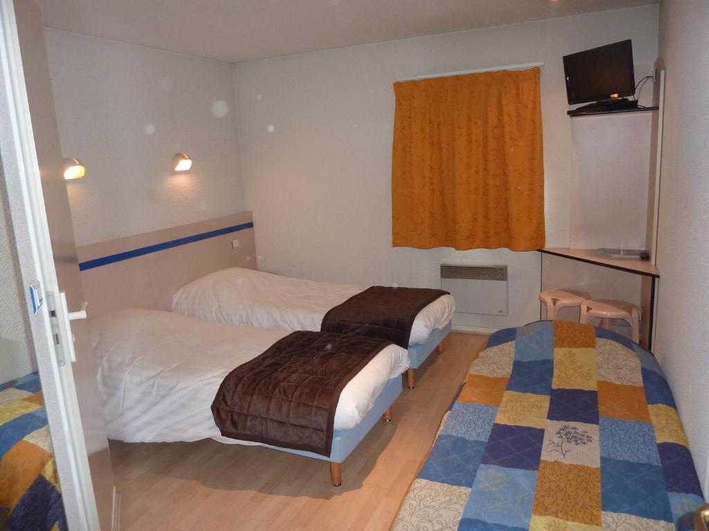 Lac'Hotel France Montreal La Cluse Room photo